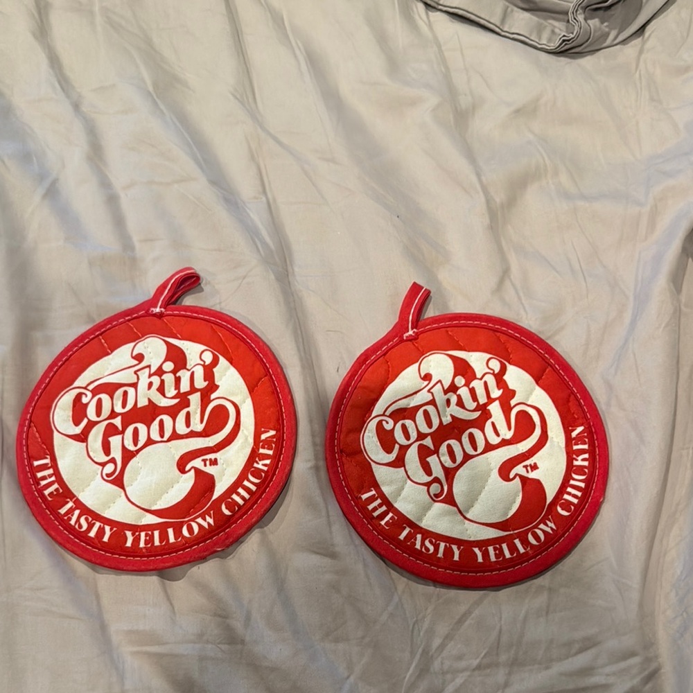 Cookin' Good chicken Red Pot Holders vintage